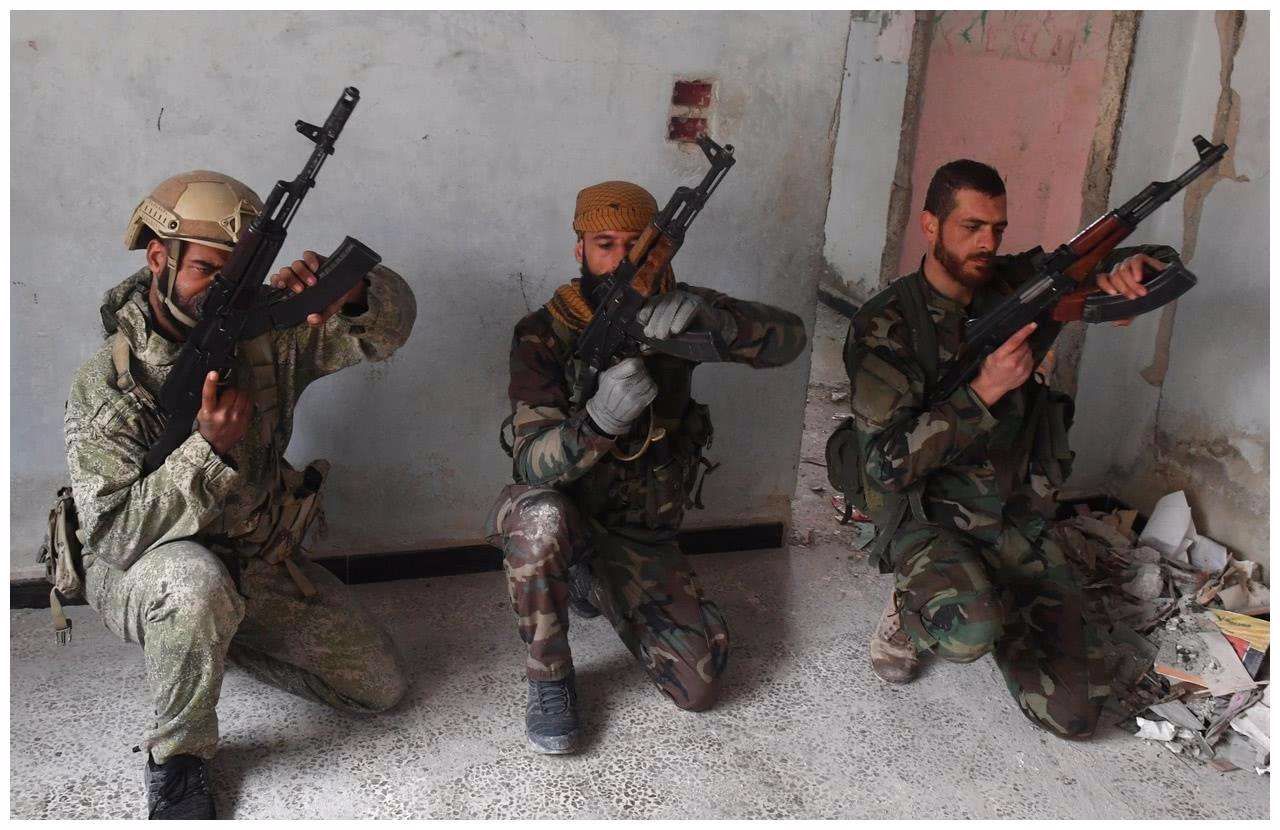 原创叙利亚特种兵司令遇袭身亡遗书请求国家照顾妻儿俄军脱帽致敬