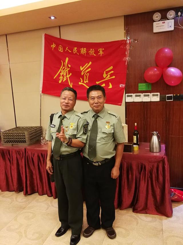 1建軍节文 原铁八师战友洪奔明想起五十二年前