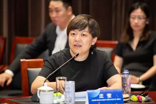 主旨发言中国人民大学创意设计与模式创新工作室主任郑晓红以《新媒体