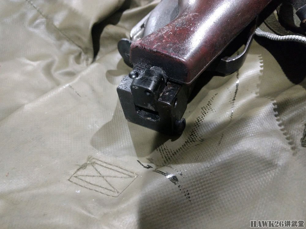 原创美国枪迷魔改版莫辛纳甘步枪配备左撇子专用的折叠枪托