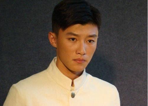 他两上春晚,与马伊琍合作未走红,如今因《无主之城》走红!_代旭