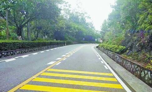省道217线澳溪村段新增震动标线 提高行车安全