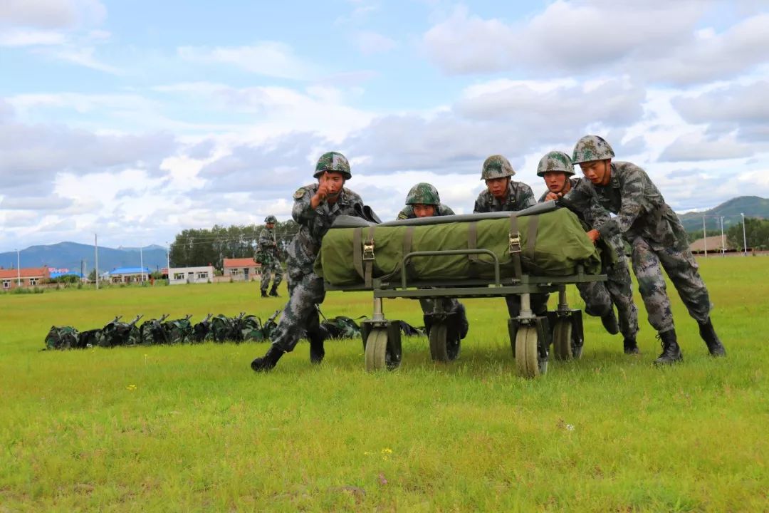 砺兵草原的驻训真够猛_训练