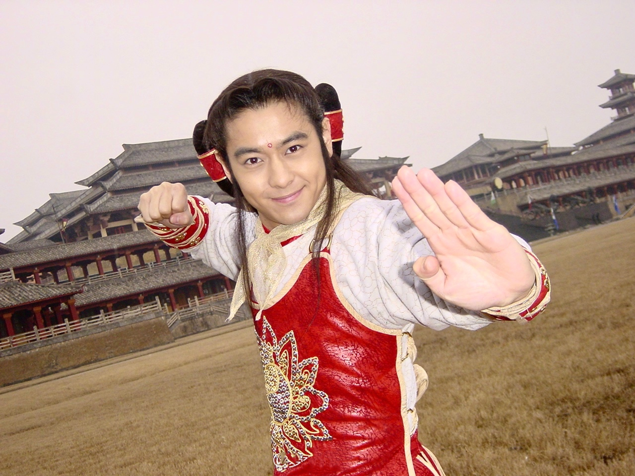 林志颖晒年轻时哪吒造型感觉怪怪的像美少女战士