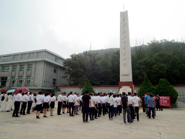 大石桥市烈士陵园图片