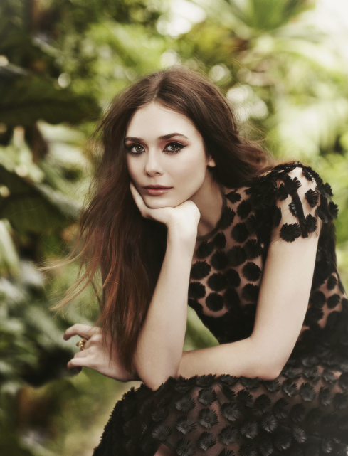 年轻时的伊丽莎白奥尔森坐如仙女站似精灵