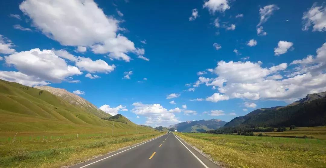 你问我要去向何方我指着伊犁的方向