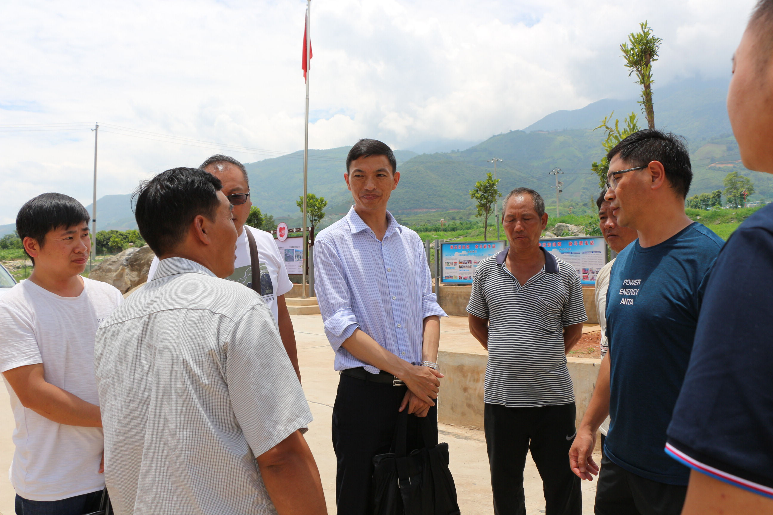 云南省发改委到保山隆阳区芒宽乡开展调研