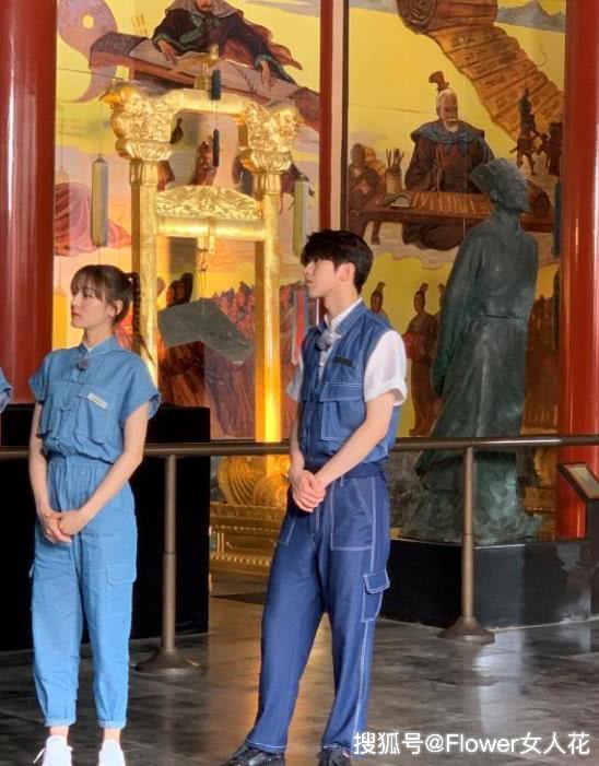 迪丽热巴蔡徐坤同框生图曝光,两人互动交谈颜值超高