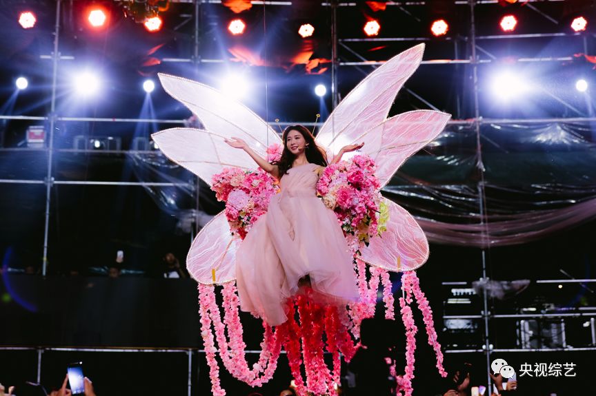 林志玲化身"七彩仙子","空降"七夕舞台_节目