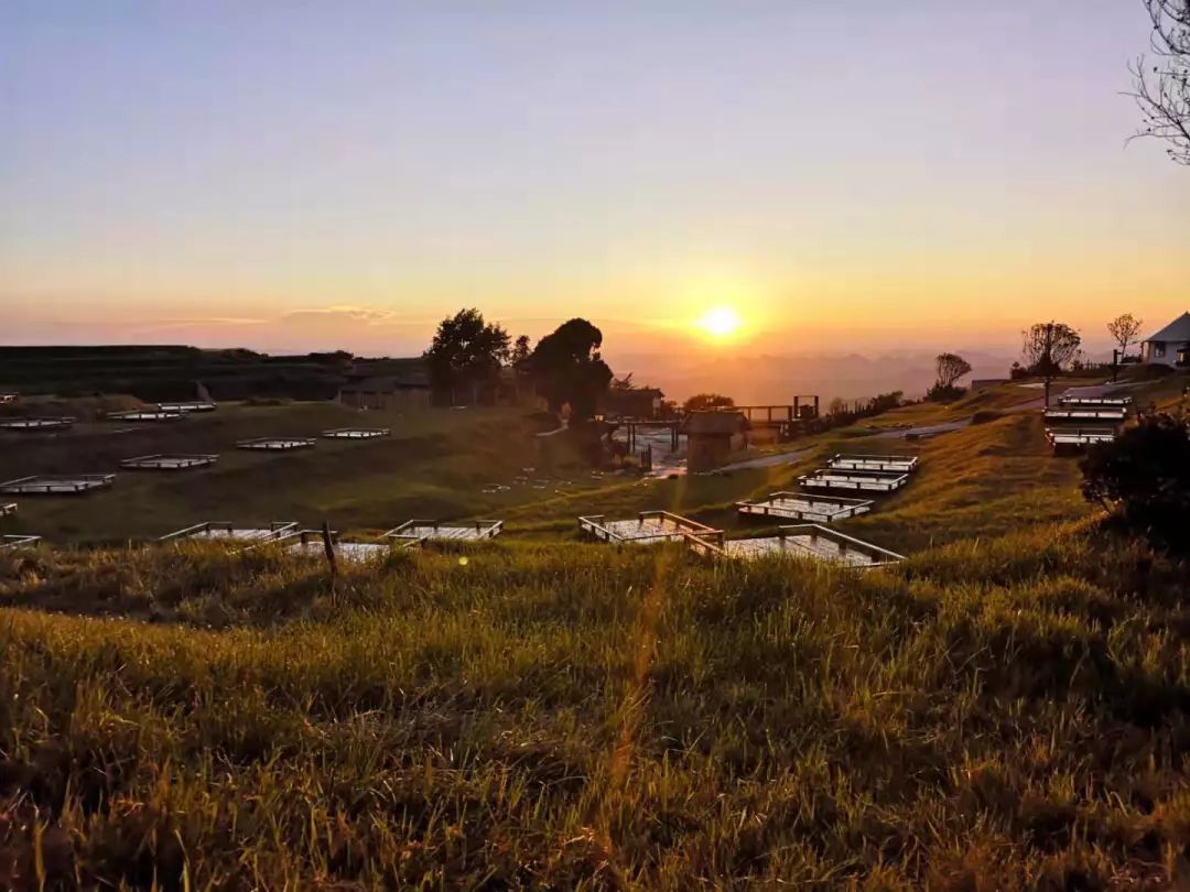 高坡乡扰绕村露营基地图片