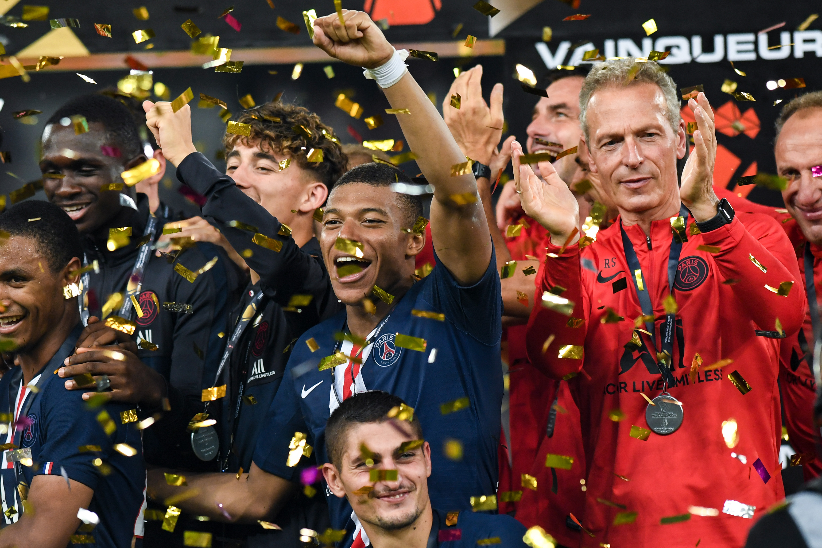 的2019法国超级杯足球赛中,巴黎圣日耳曼队以2比1战胜雷恩队,夺得冠军