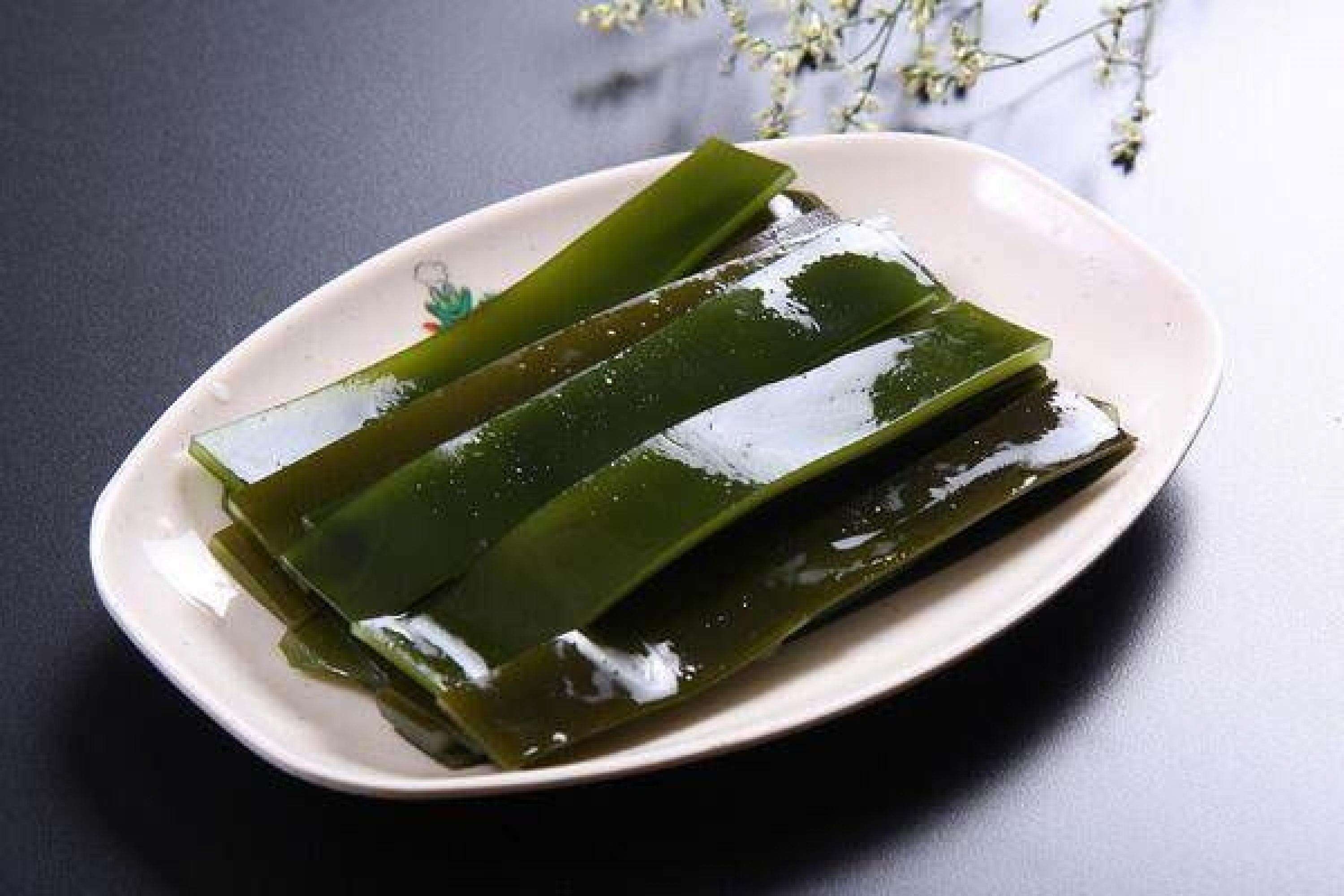 海带属于中等嘌呤含量食物,而且考虑到吃海带之前一般都会提前泡发或