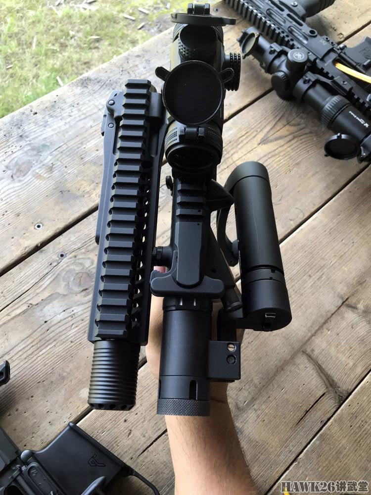 美国一公司推出双折叠ar手枪 微型缓冲管超给力 成为全场最佳_枪托