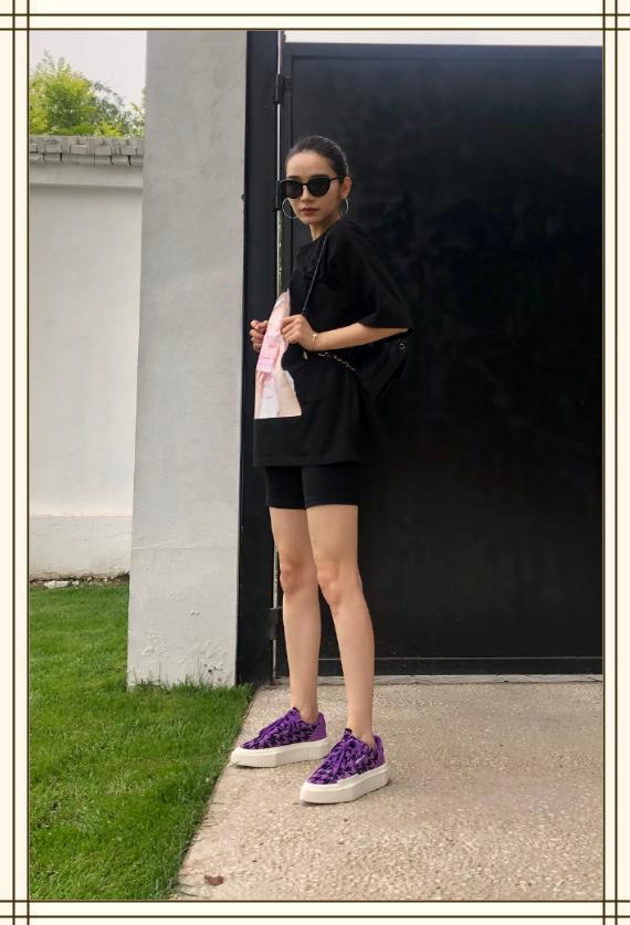 原创代斯承认与刘芮麟交往后首现身低头浅笑超害羞满脸幸福藏不住