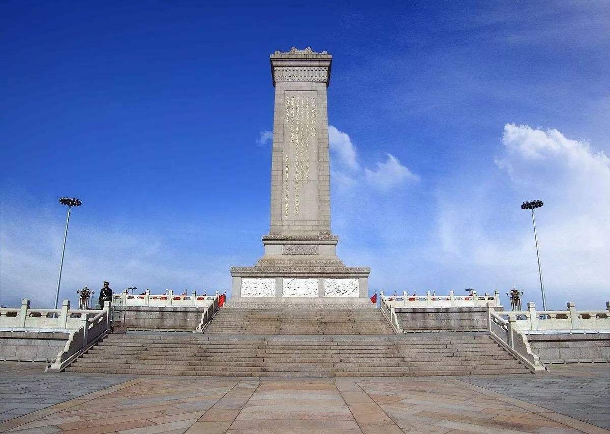 他二人曾设计人民英雄纪念碑和国徽深化方案