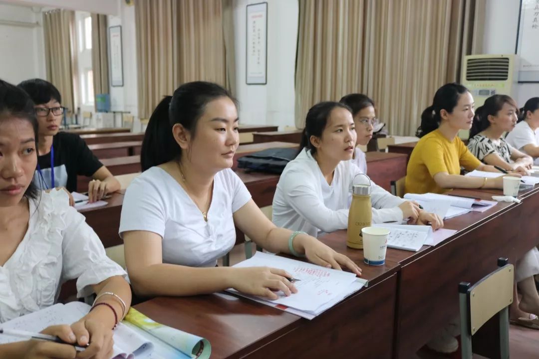 8月1日,我们一行15人,怀着激动的心情来到河南沁阳市永威学校参加暑期