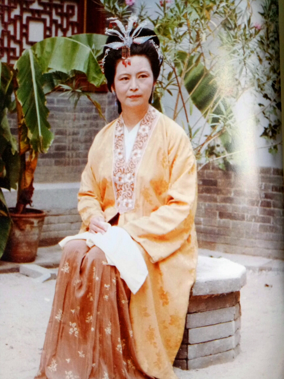 原创袭人挖空心思讨好王夫人还是没当上姨娘只因她做错了一件事