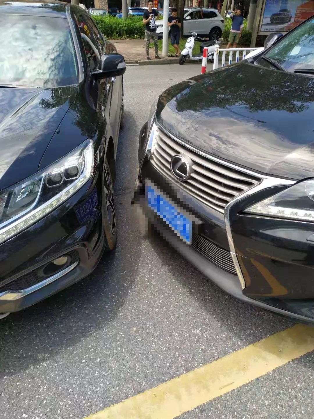 駕車的