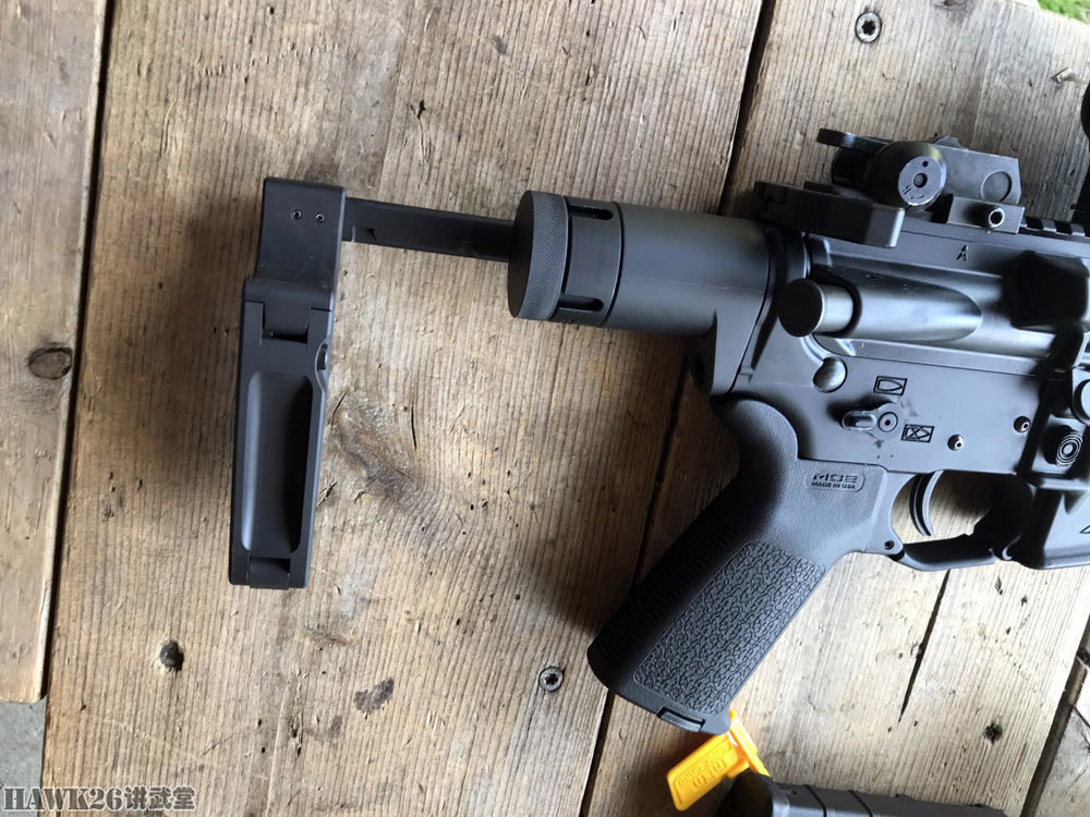 原创美国一公司推出双折叠ar手枪微型缓冲管超给力成为全场最佳
