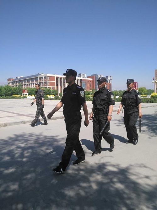 西安某大学教师因进校门被拦暴打保安我为保安心痛更为老师脸红