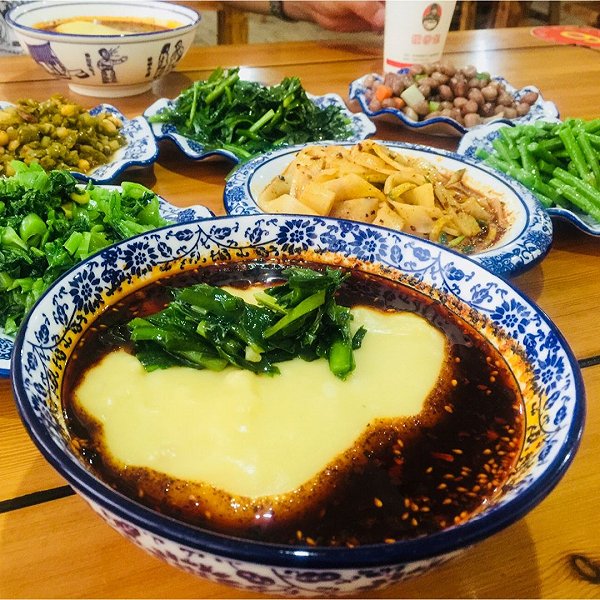 宝鸡网红搅团姐将救命饭变成网红餐每天接待粉丝千人