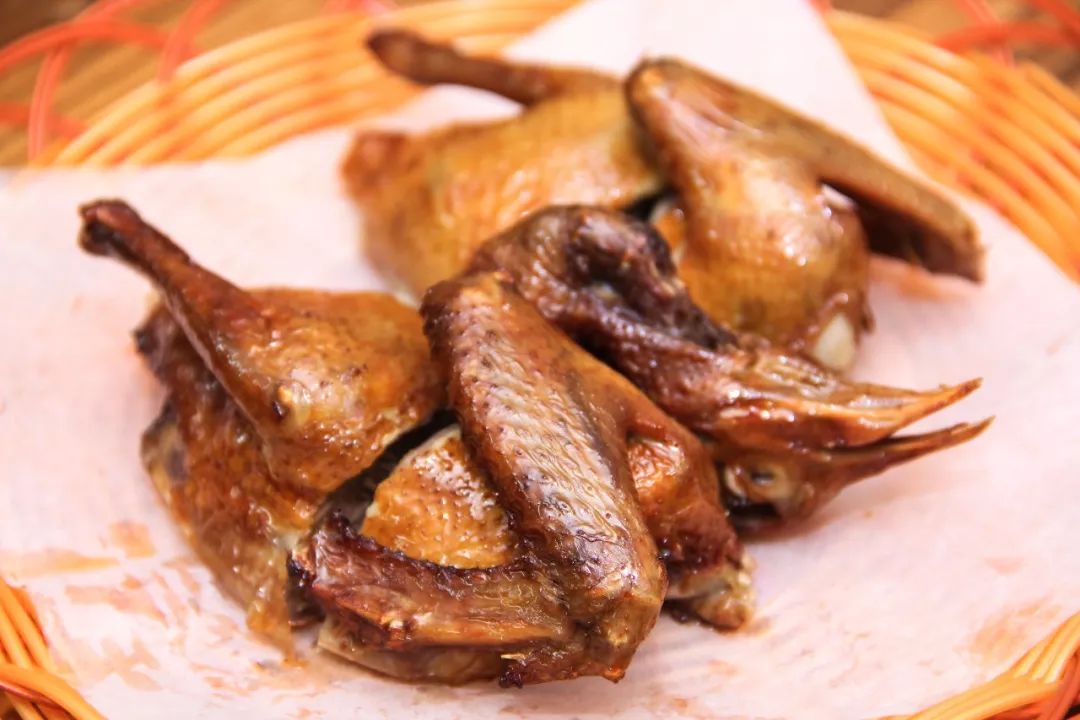 王来袭,隐藏于市区水南食鸽专门店,凭借实力圈粉,吃货们好评爆灯_鸽子