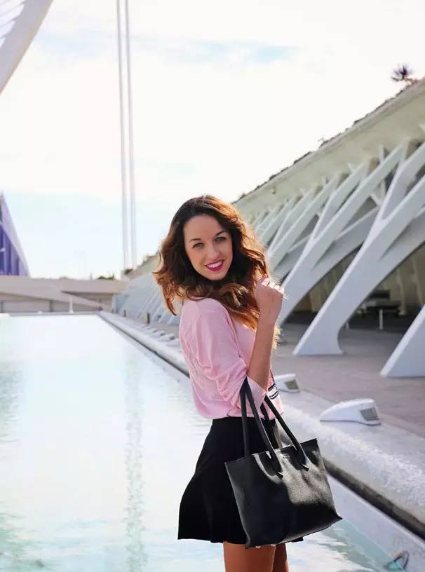 复古妩媚燕尾裙摇曳裙摆穿出高街look