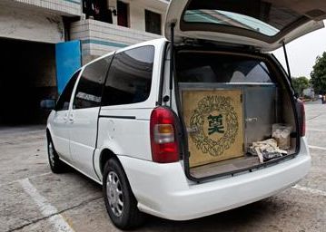 丧尽天良陆丰两男子盗尸转卖一具尸体卖165万元