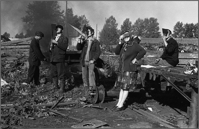 苏联末期尚存的社会主义特色五一节游行的女人幼儿园紫外线消毒的孩子