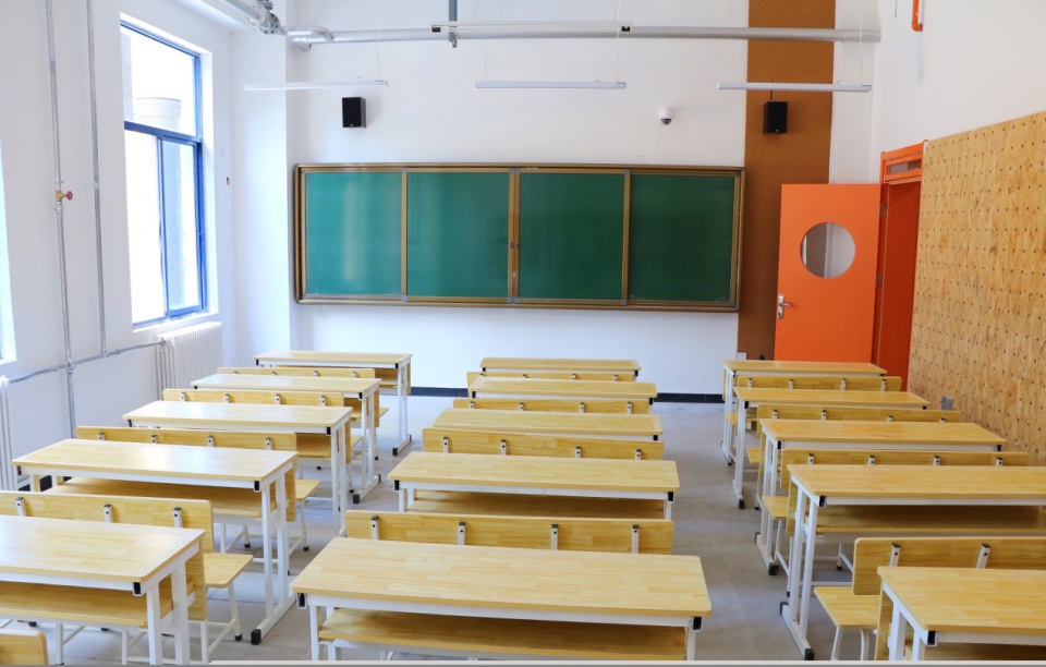 教室实验室学生宿舍运动场和校车来源:西安外事学院责编:郭肖返回搜狐