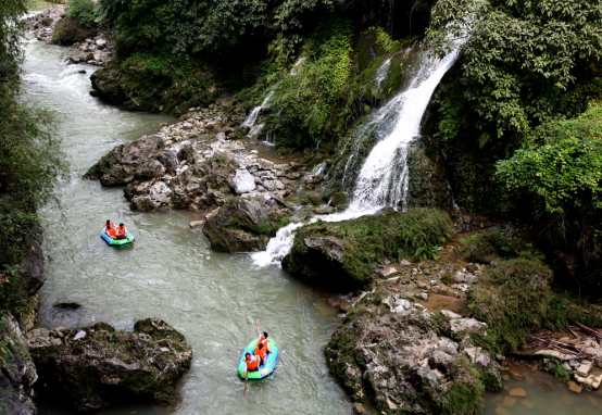 重庆热!到涪陵御泉河漂流,边漂边玩瀑布,穿溶洞