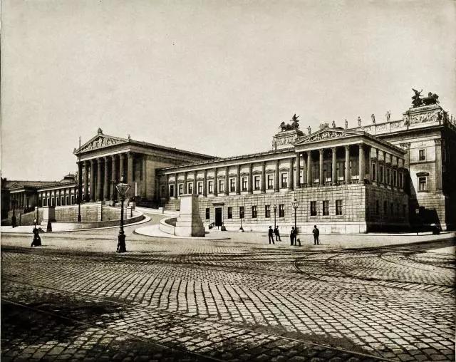 维也纳戒指路:从君主堡垒到文化殿堂的涅槃重生