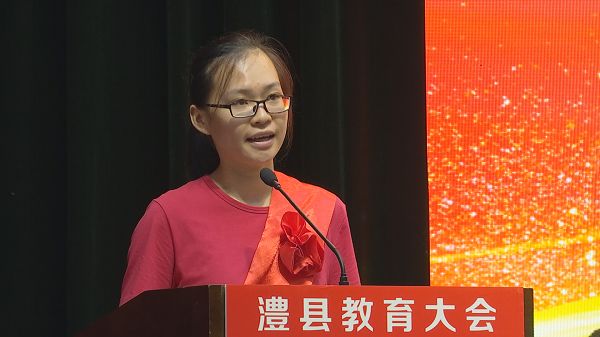 省文科状元澧县一中学子黄滨郦被北大录取发言现场燃爆了