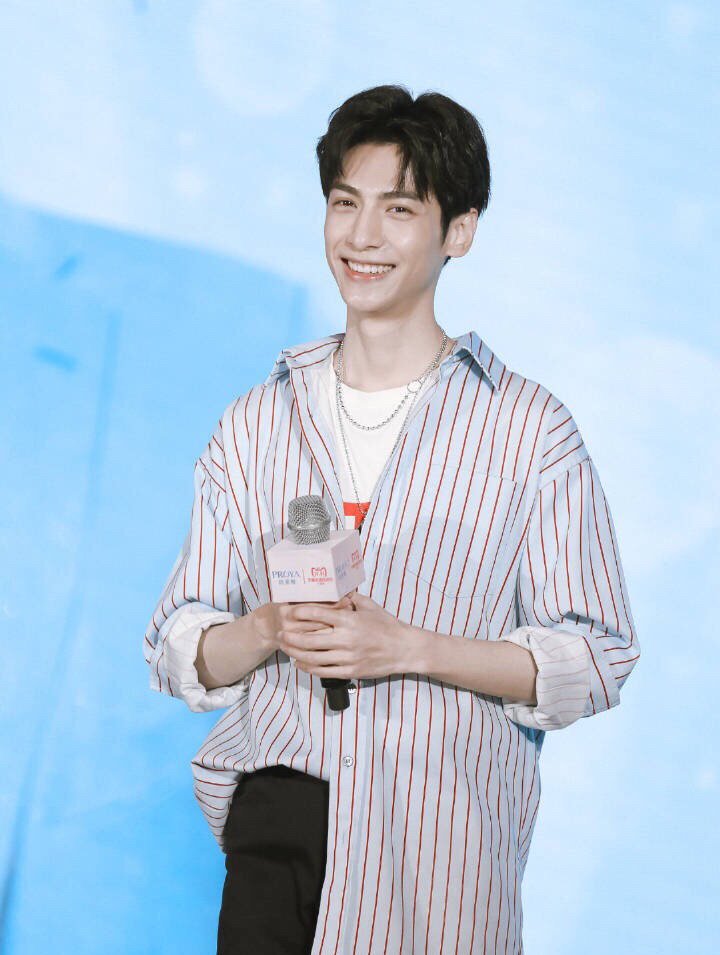 罗云熙因拍摄月上重火受伤粉丝心疼本尊回复工作职责所在