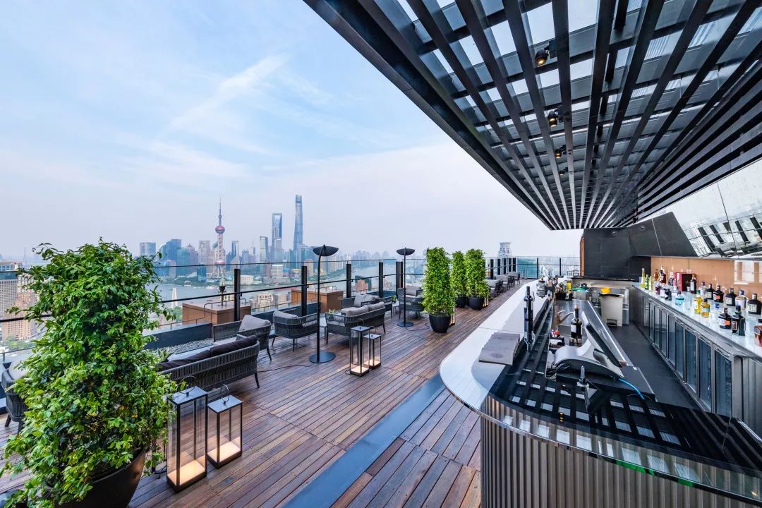 宝格丽酒店的47楼,除了意大利餐厅,还有白天供应下午茶,晚上变酒吧的