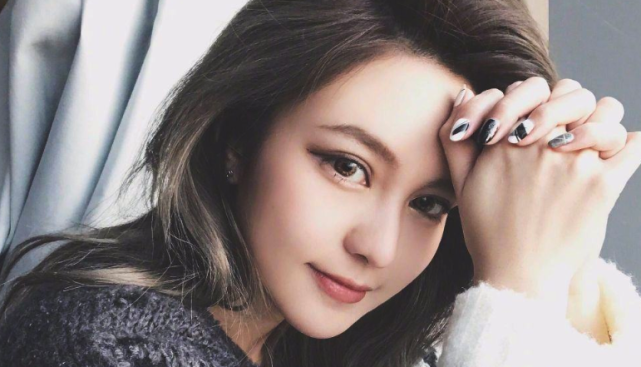 罗志祥生日女友送惊喜在生日派对当中首次秀恩爱