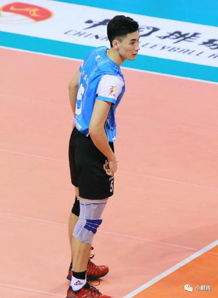 不要总盯着宁泽涛看,男排这位也是帅翻天噢_于垚辰