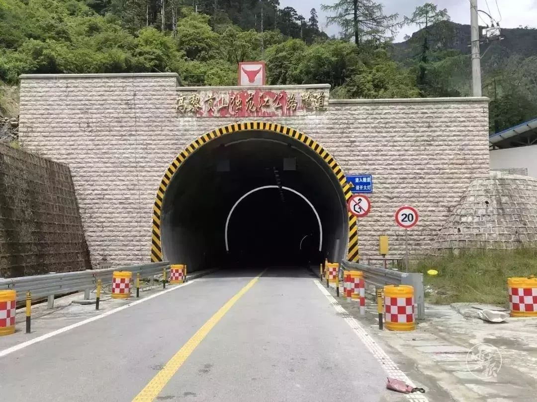 独龙江隧道曾经与世隔绝的独龙江乡,如今有了现代公路,多数家庭有了