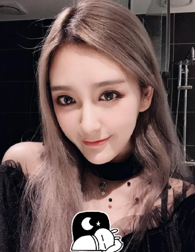 rita被姿态给带坏了直播时直接开车男主持都不好意思笑了