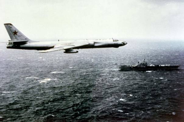 美国人为何怕苏联飞行员?美士兵:转个弯就能把轰炸机开到海里