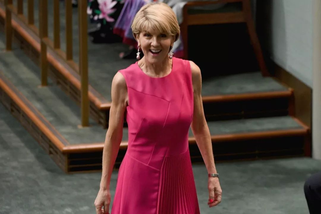 比总统大25岁的法国第一夫人被曝做了整容回春手术郑尔摩斯周报