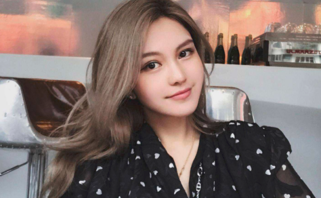 罗志祥生日女友送惊喜在生日派对当中首次秀恩爱