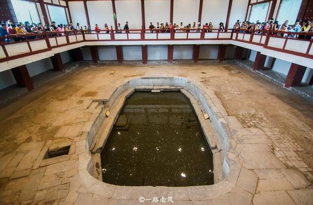 西安网红景区,因唐代胖美人在此泡温泉而闻名,长年游客如云!