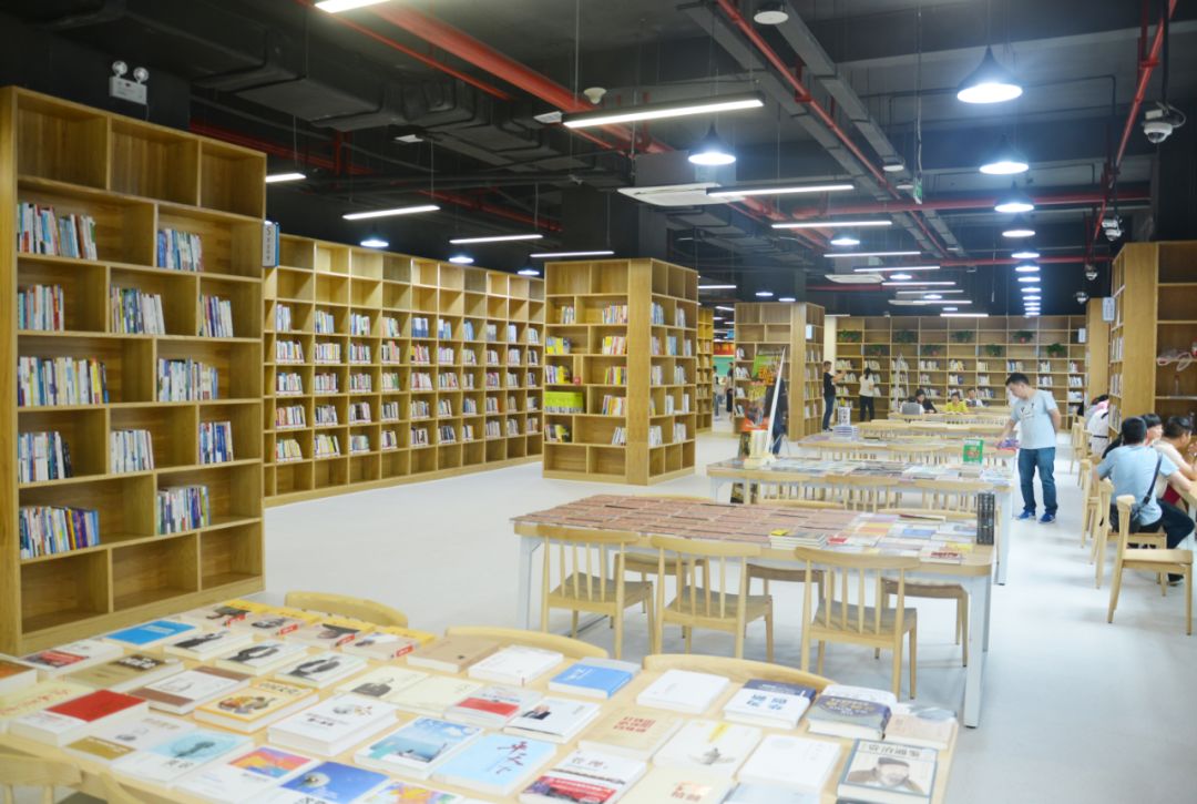 爱上阅读:38万读者到南明区图书馆"遨游"书海