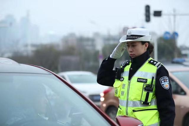 武汉市唯一的女执勤中队长获交警之星称号