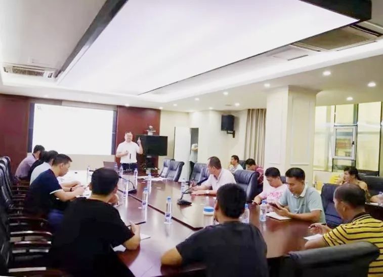 万益快讯温燕飞律师在东兴市自然资源局讲授行政处罚法知识