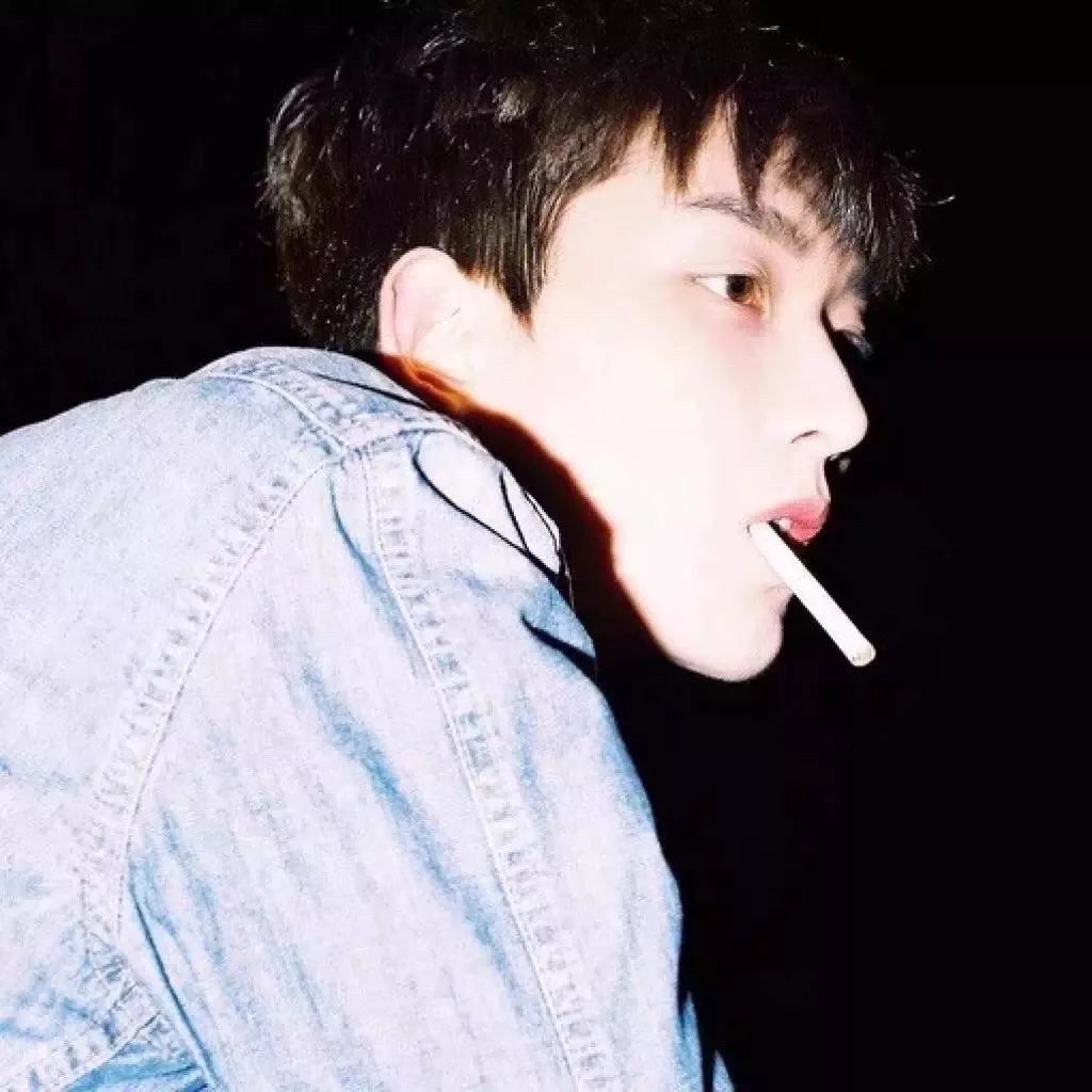 头像你别出现在我醉酒的夜里我怕我狼狈地把你挽回