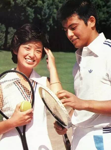 山口百惠与三浦友和的爱情既是她的初恋亦是她的一生,在长达三十多年