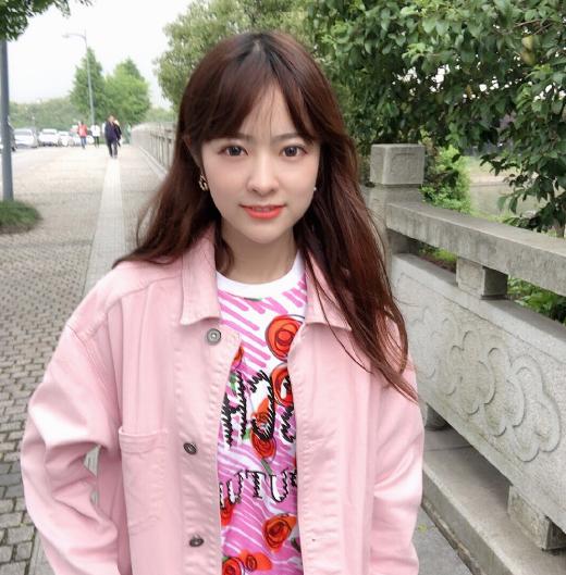 原创一笔姐cj现场遭嫌弃电棍在旁默不发声这是得罪了化妆师